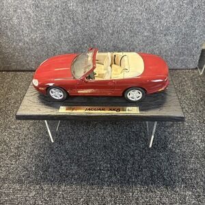 Maisto‎ Jaguar XK8 Convertible (1996) 1:18 Scale Diecast Model - Burgundy/Red